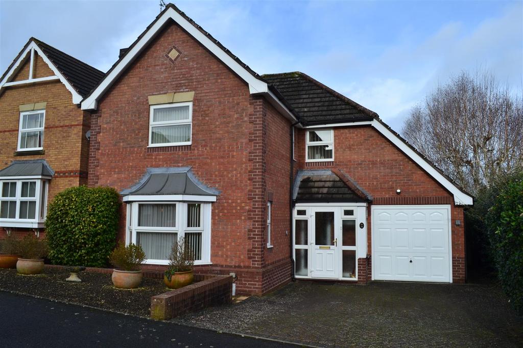 Oldfields Close, Leominster 4 bed detached house £299,500