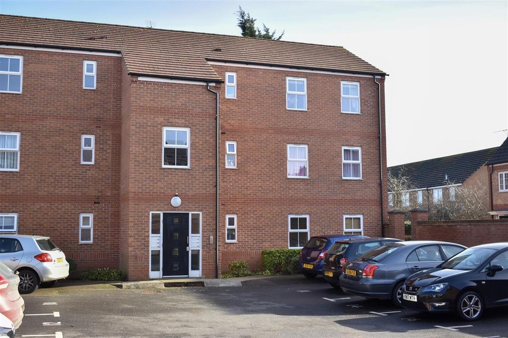 Turners Gardens, Wootton, Northampton 2 bed apartment £41,000