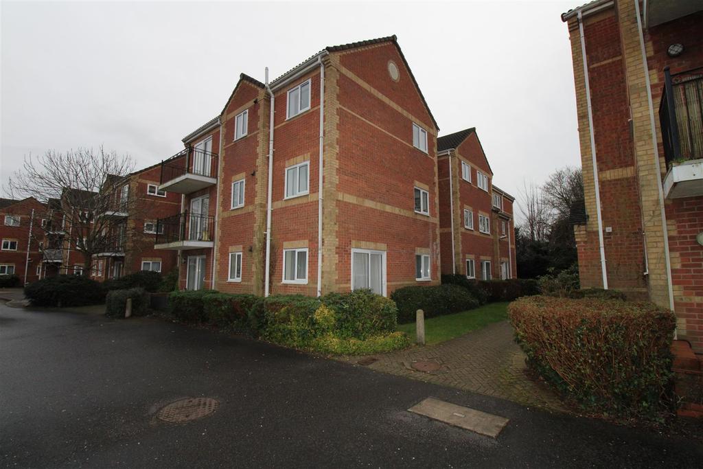 Oaklands, Huntly Grove, Peterborough 2 bed apartment £650 pcm (£150 pw)