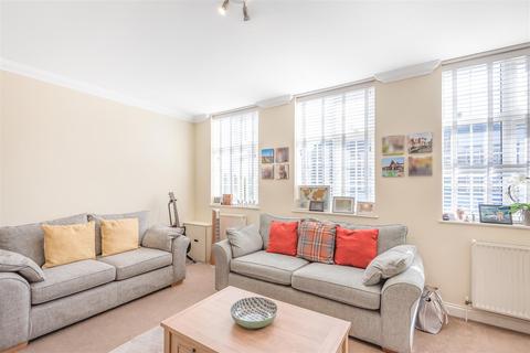 71a Stoneleigh Broadway, Epsom, KT17 2HP