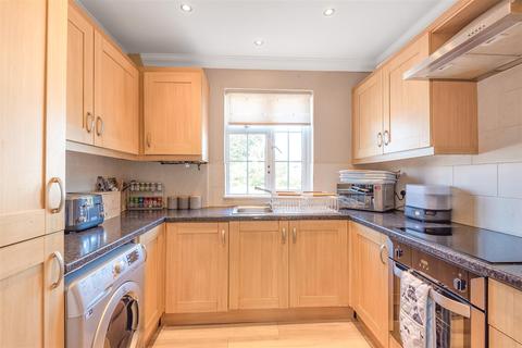 71a Stoneleigh Broadway, Epsom, KT17 2HP