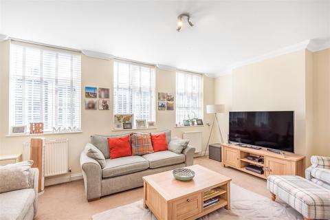 71a Stoneleigh Broadway, Epsom, KT17 2HP