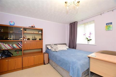5 bedroom end of terrace house for sale - Regency Close, Chigwell, Essex