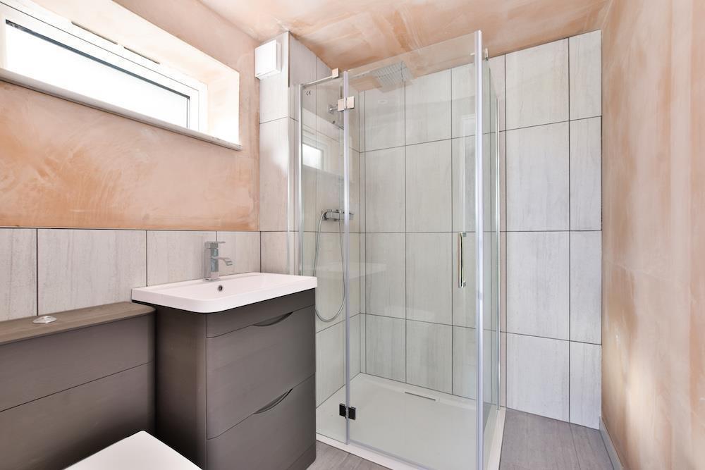 Annexe Shower Room