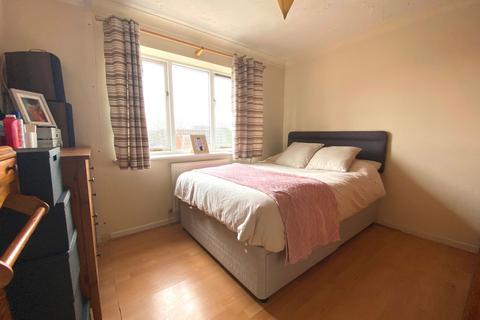 16 Millside Close, Northampton, NN2 7TR