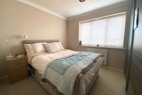 16 Millside Close, Northampton, NN2 7TR