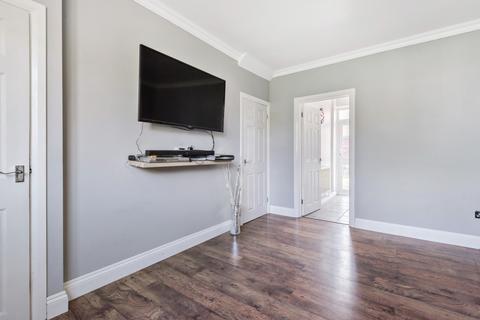 193 Alnwick Road, London, SE12 9BU