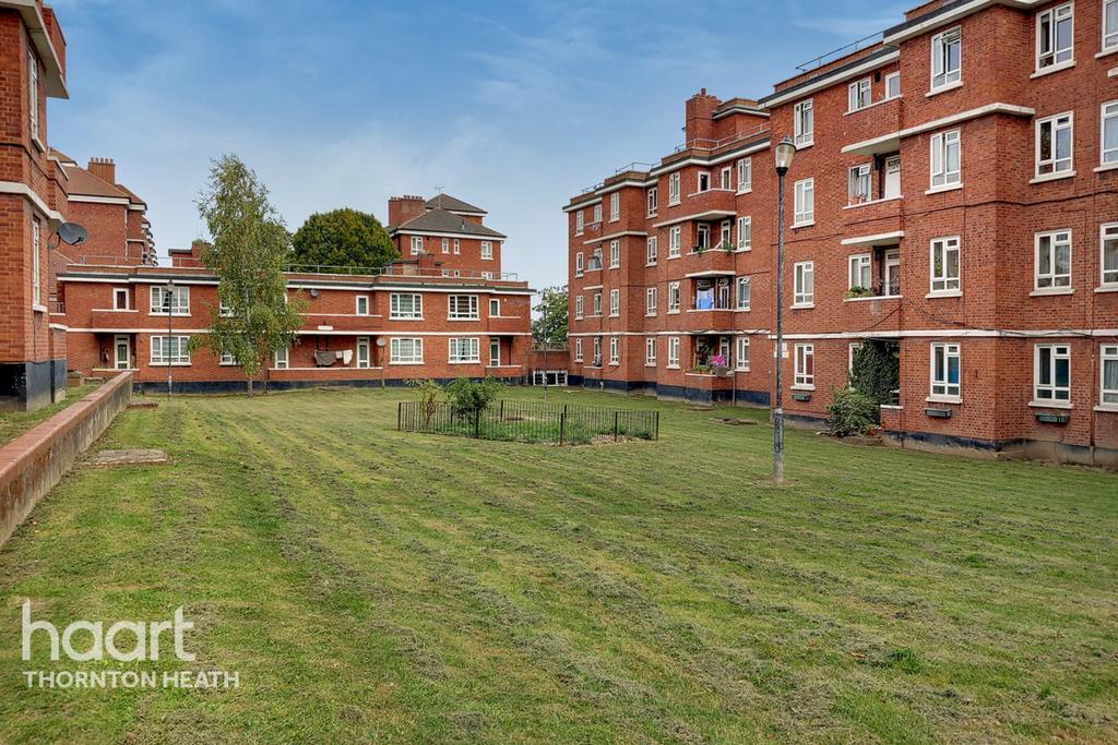 York Hill, London 3 bed apartment £325,000