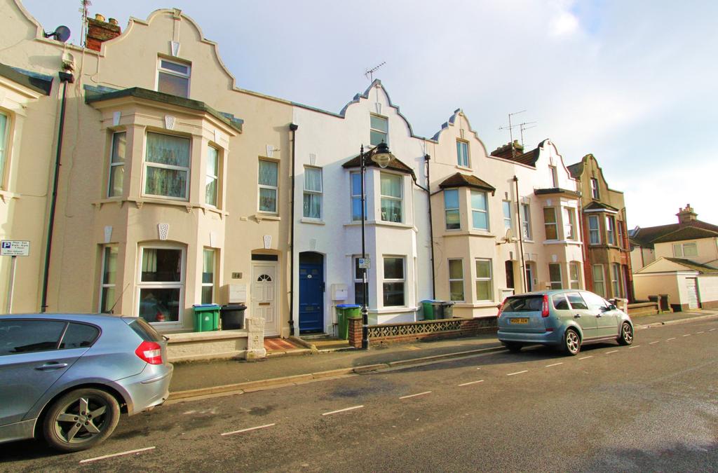 Clifton Road, Littlehampton, BN17 1 bed flat £650 pcm (£150 pw)