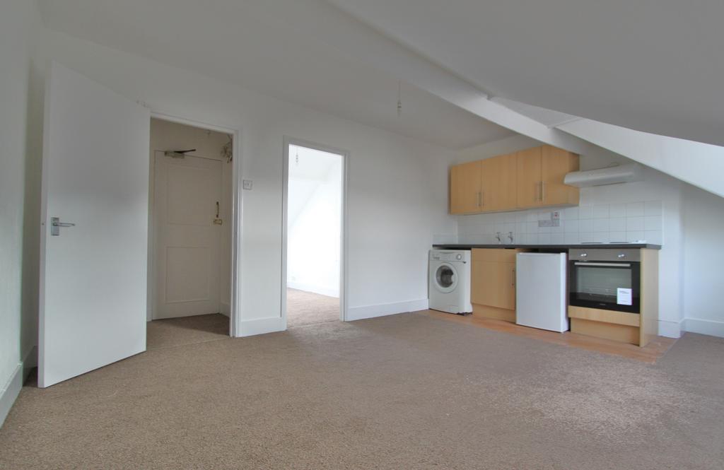 Clifton Road, Littlehampton, BN17 1 bed flat £650 pcm (£150 pw)