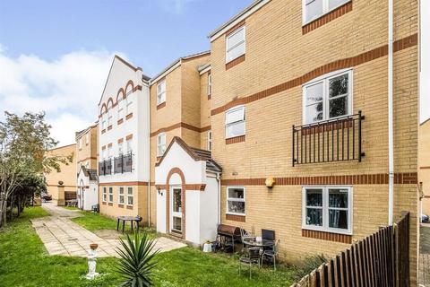 125 Angelica Drive, London, E6 6NT