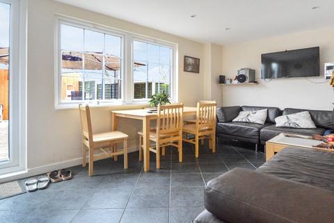 36 Craydene Road, Erith, DA8 2HR