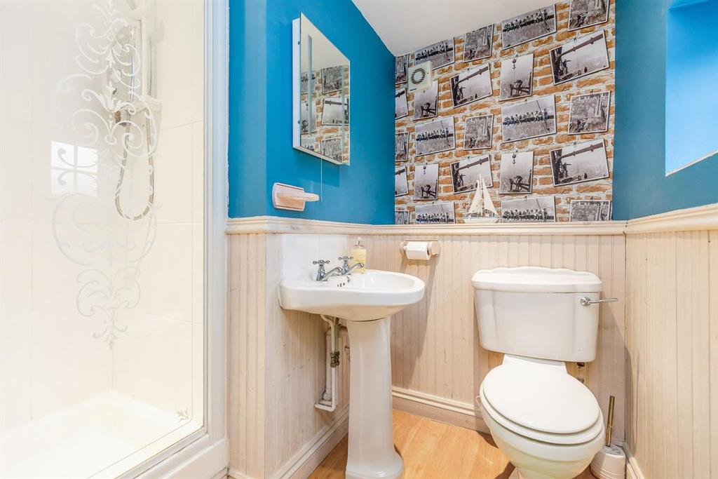 Ensuite to Bedroom 1