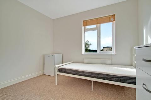 1 bedroom in a house share to rent, Ragstone Road, Slough, Berkshire, SL1