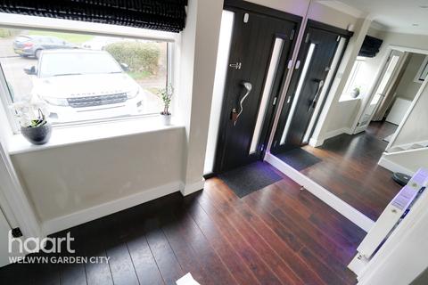 87 Bradshaws, Hatfield, AL10 9QW