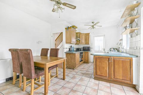 69 Gordon Close, Staines-upon-thames, TW18 1AP