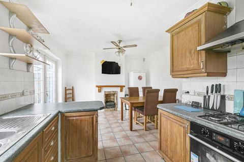 69 Gordon Close, Staines-upon-thames, TW18 1AP