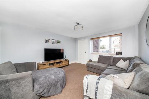 59 Middlecroft Drive, Strensall, York, YO32 5UP