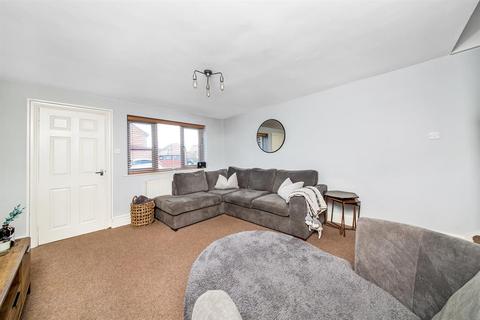 59 Middlecroft Drive, Strensall, York, YO32 5UP