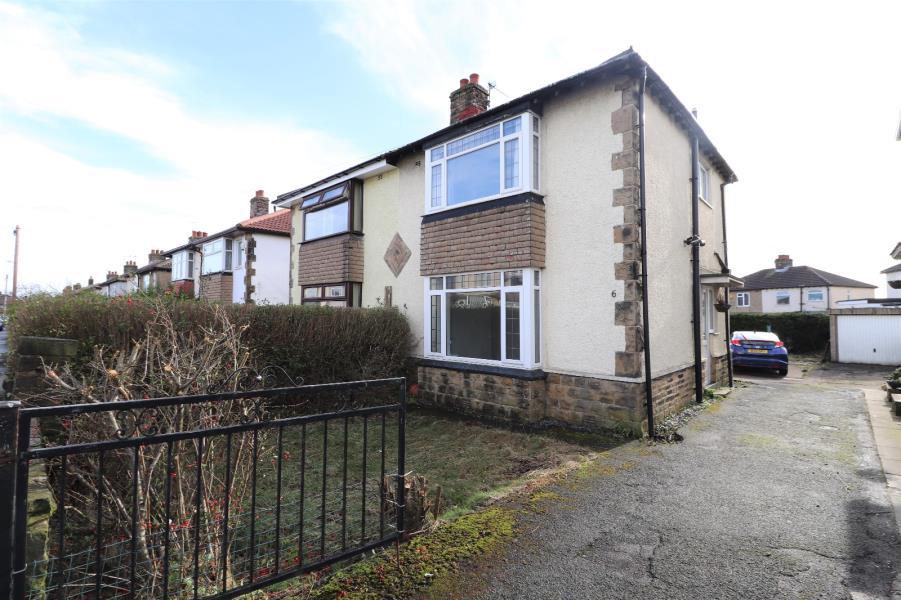 CALVERLEY MOOR AVENUE, PUDSEY, LS28 8EL 2 bed semidetached house £