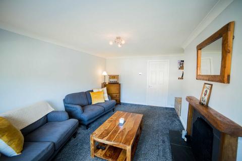 3f Fulton Crescent, Kilbarchan, Johnstone, PA10 2EB