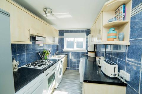 3f Fulton Crescent, Kilbarchan, Johnstone, PA10 2EB