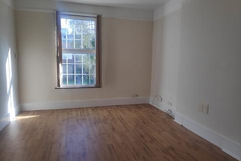 1 bedroom flat to rent, Gloucester Road, Redhill