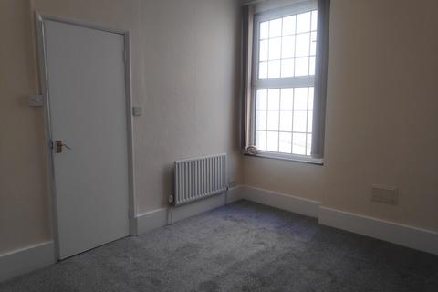 1 bedroom flat to rent, Gloucester Road, Redhill