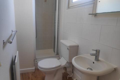 1 bedroom flat to rent, Gloucester Road, Redhill