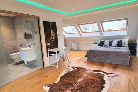 46 Cat Hill, Barnet, EN4 8HY