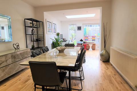 46 Cat Hill, Barnet, EN4 8HY