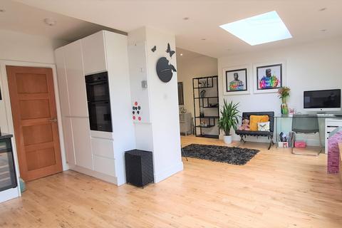 46 Cat Hill, Barnet, EN4 8HY