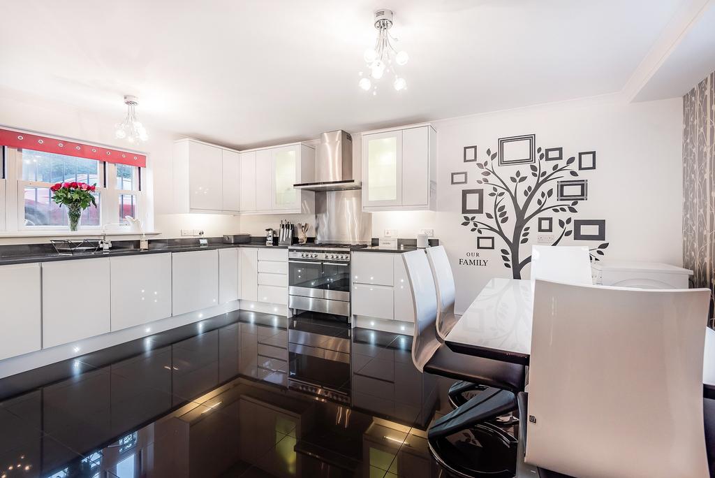 Brickfields, Harrow on the Hill, Middlesex, HA2 0JG 5 bed detached