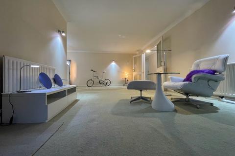 Flat 39, Spruce Park Cumberland Road, Bromley, BR2 0EH