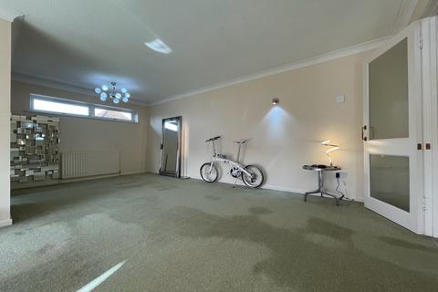 Flat 39, Spruce Park Cumberland Road, Bromley, BR2 0EH