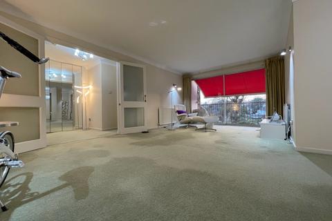 Flat 39, Spruce Park Cumberland Road, Bromley, BR2 0EH