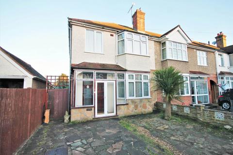 3 bedroom semi-detached house to rent, Myrtle Grove, New Malden