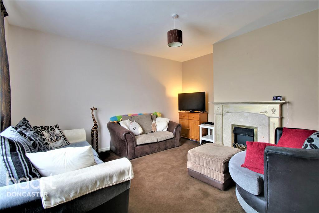 Kingsley Crescent, Armthorpe, Doncaster 3 bed semidetached house £70,000