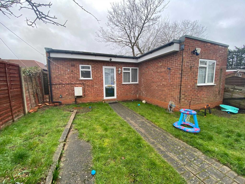 Bassingham Road, Wembley 1 bed flat £1,150 pcm (£265 pw)