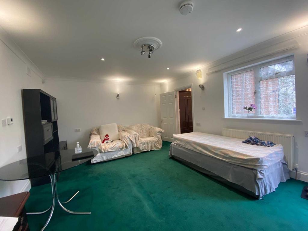 Bassingham Road, Wembley 1 bed flat £1,150 pcm (£265 pw)