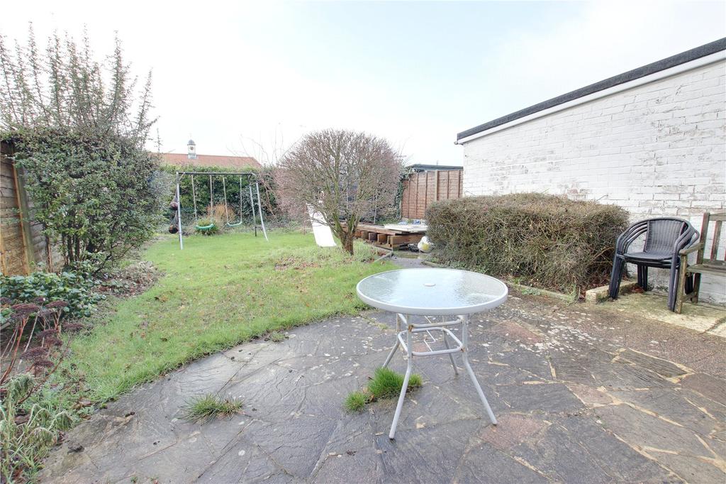 Melrose Avenue, Worthing, BN13 3 bed semidetached house £375,000