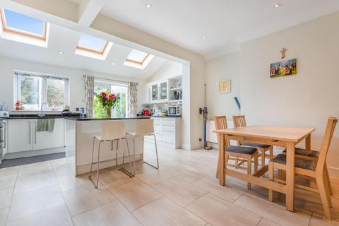16 Abbott Avenue, London, SW20 8SQ
