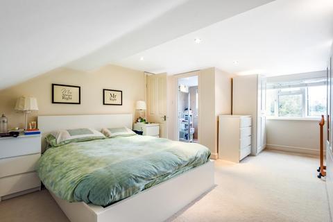 16 Abbott Avenue, London, SW20 8SQ
