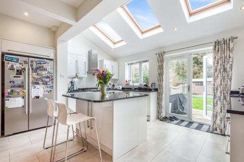 16 Abbott Avenue, London, SW20 8SQ