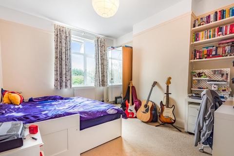 16 Abbott Avenue, London, SW20 8SQ