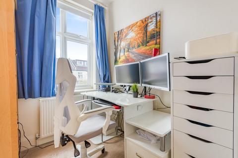 16 Abbott Avenue, London, SW20 8SQ