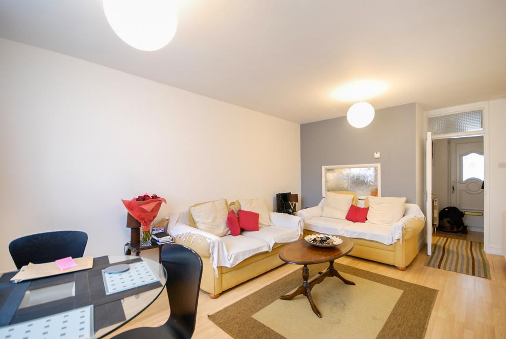 Kidbrooke Park Close, London, SE3 1 bed apartment £1,025 pcm (£237 pw)