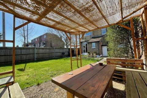 27 Eastfields Road, London, W3 0AE