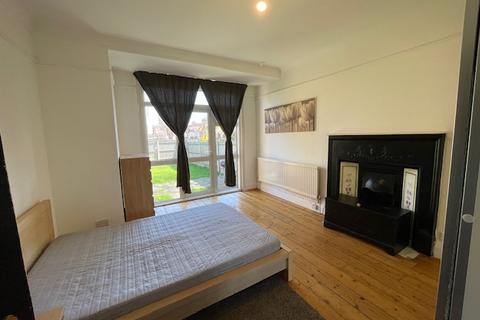 27 Eastfields Road, London, W3 0AE
