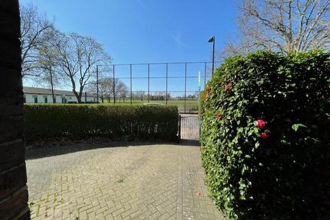 27 Eastfields Road, London, W3 0AE